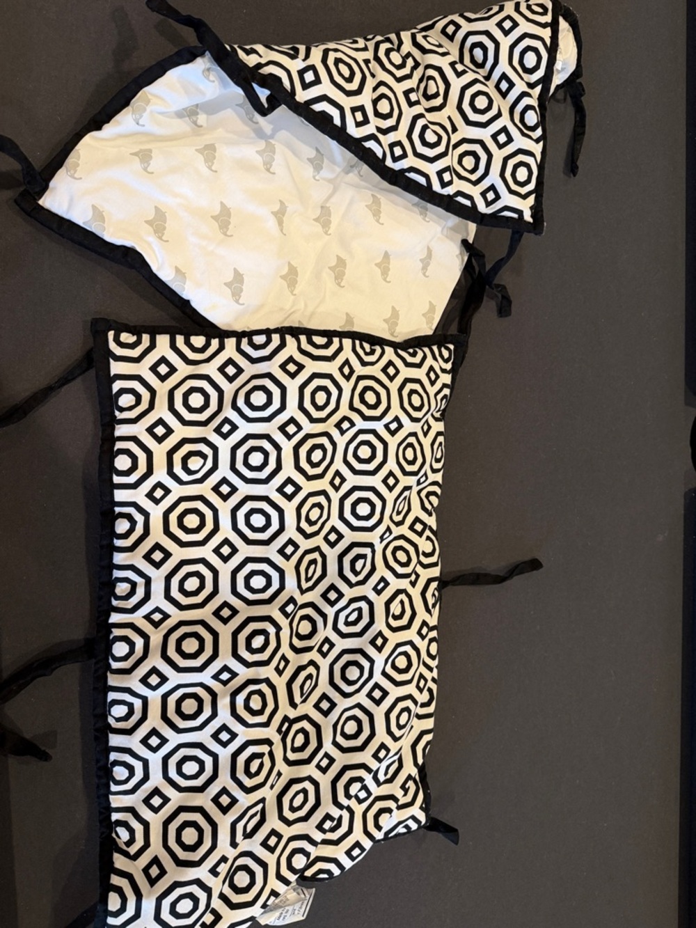 Black & White Geometric Crib rail top Pad